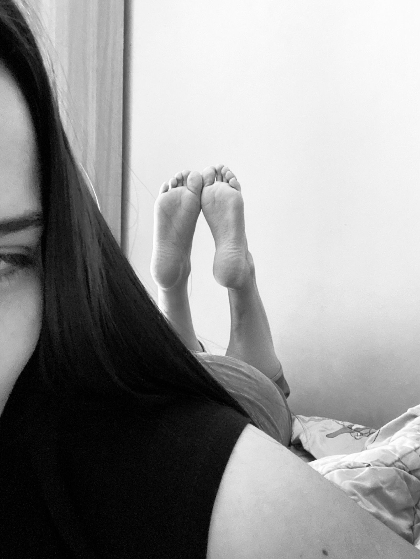 kelly’s feet profile banner