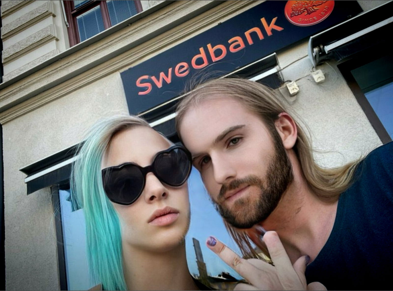 Swedish Lovebirds profile banner