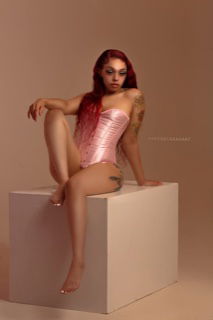Royalee profile banner