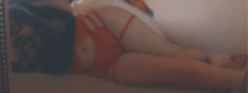 emi❥ profile banner