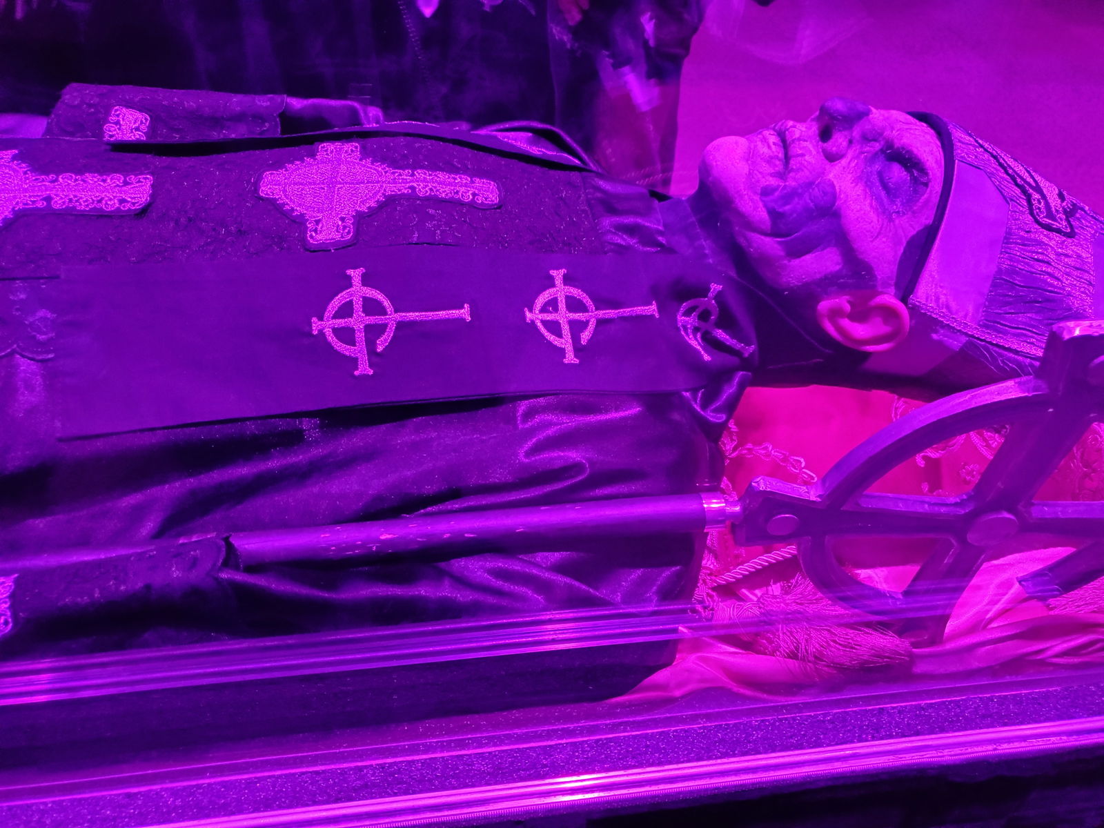 Satanicbunnies profile banner