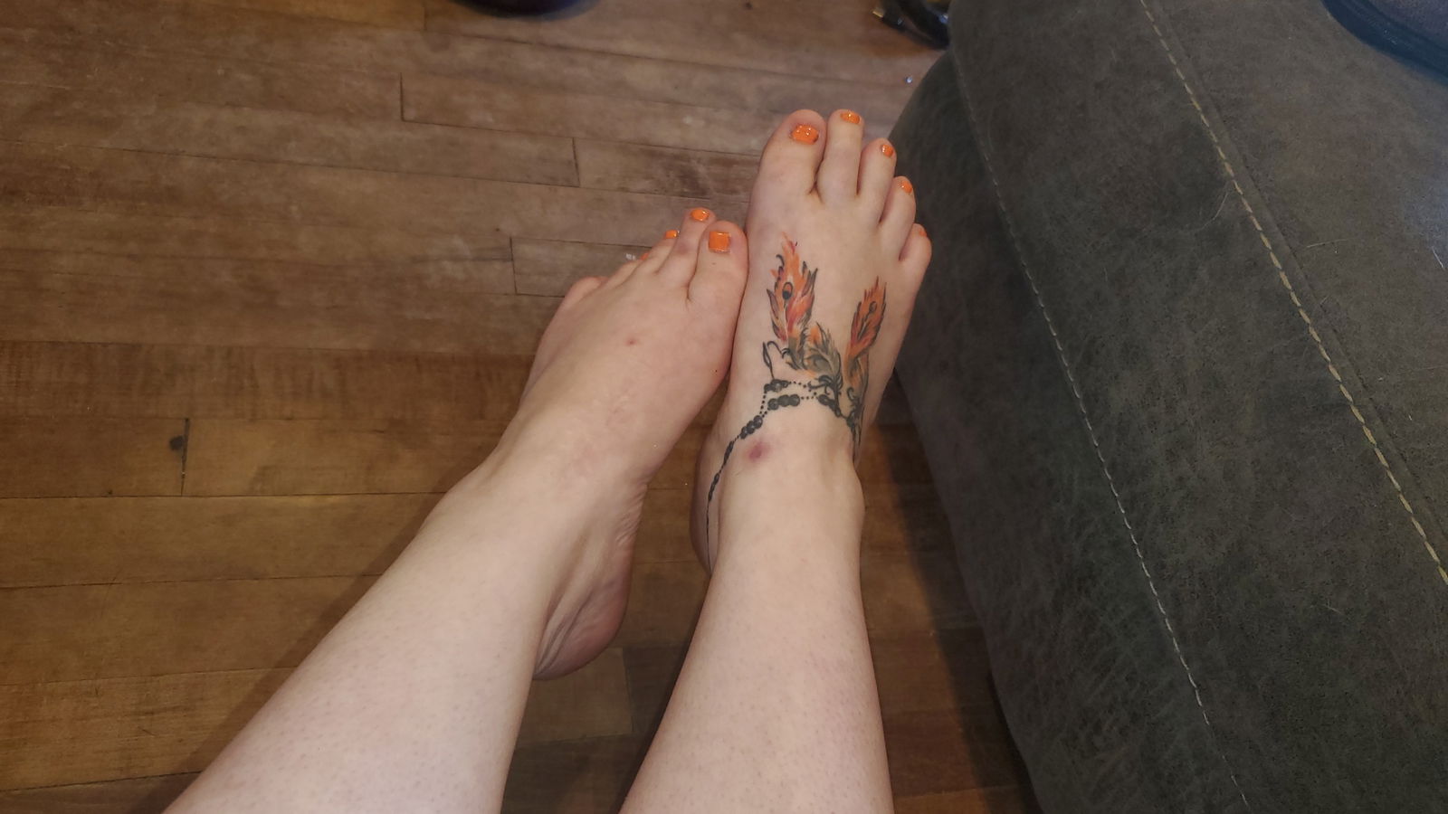 Serine feet profile banner