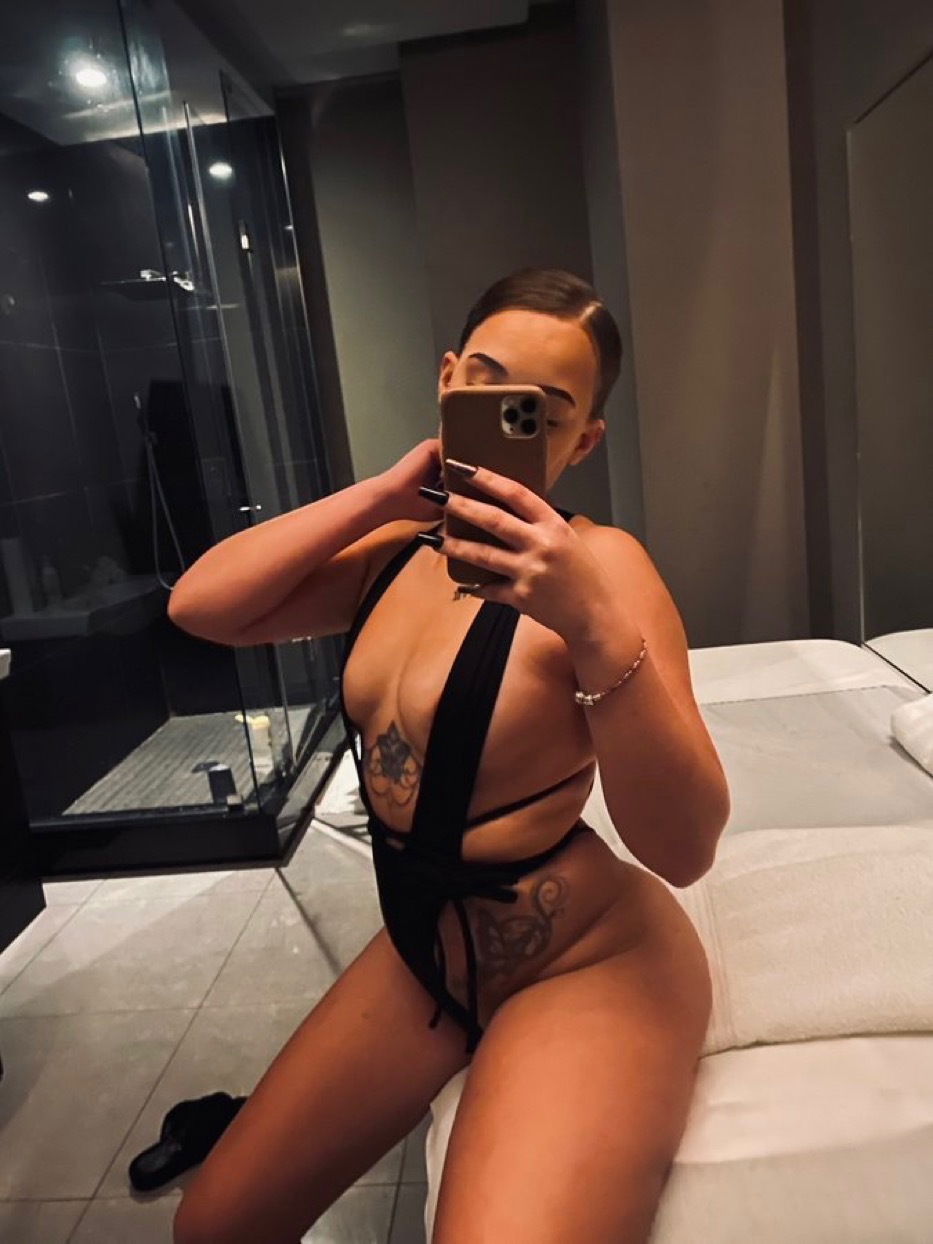 Sierra👅💦 profile banner