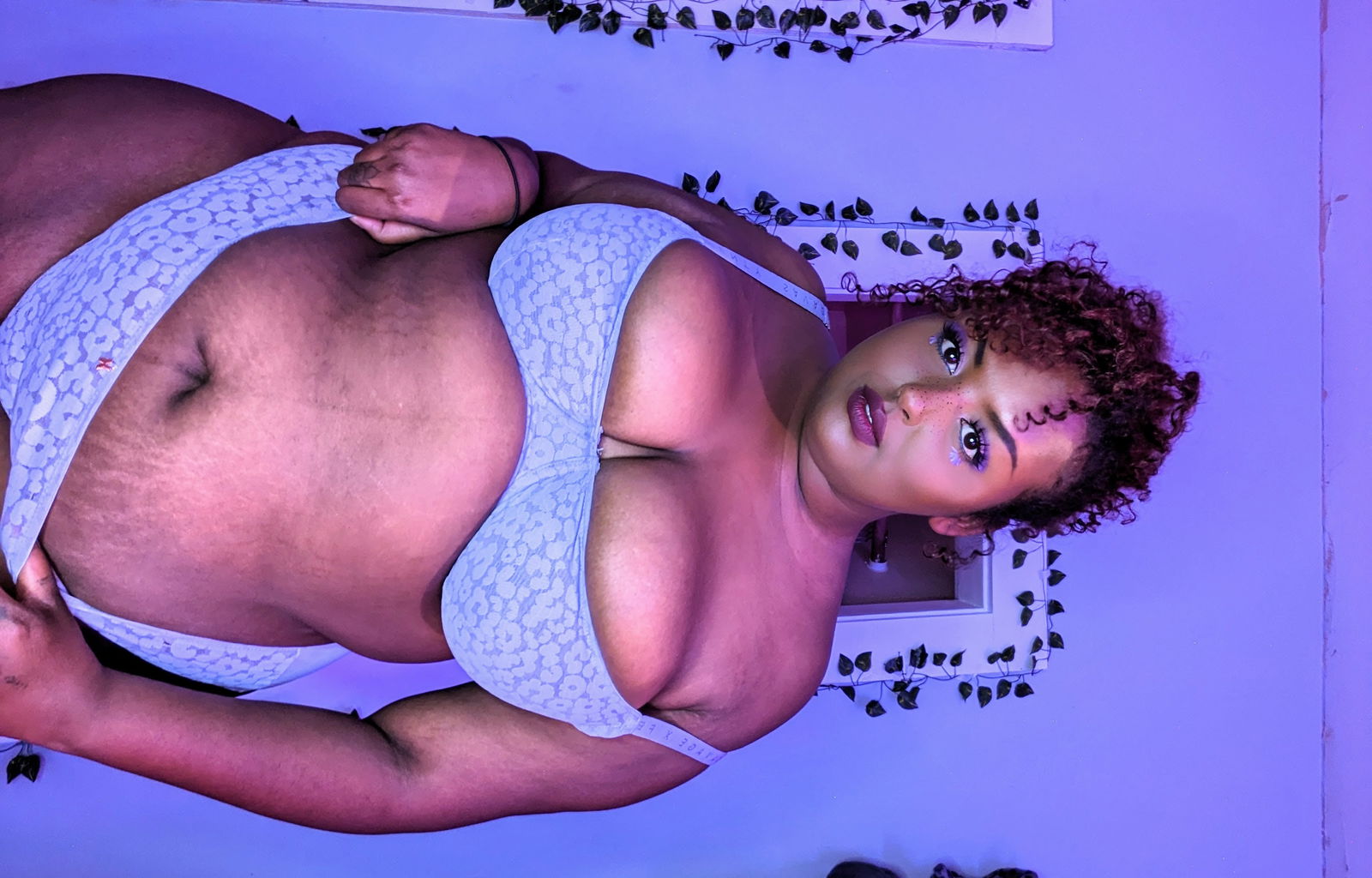 Simin Fox profile banner