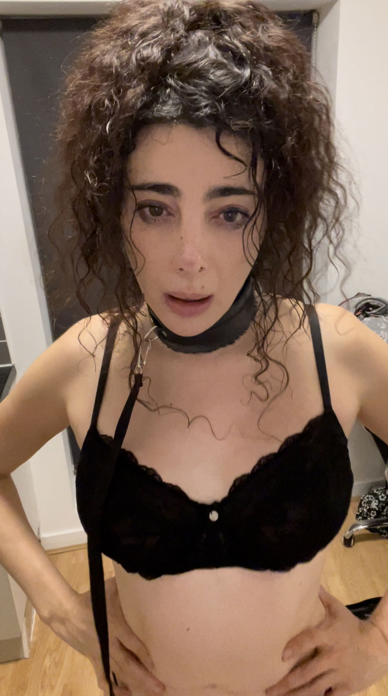 Submissive Laura profile banner