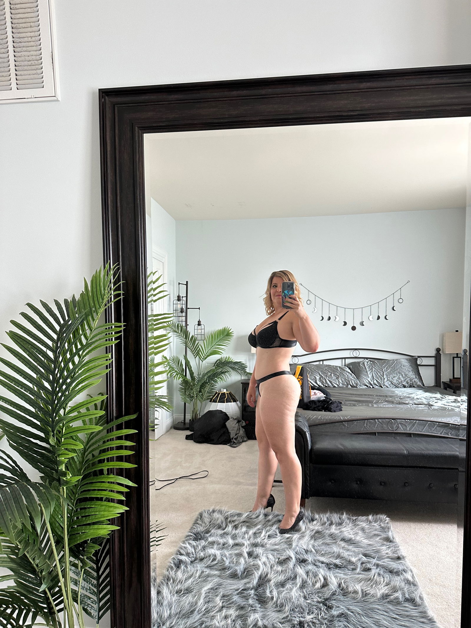 Submissive Sally profile banner
