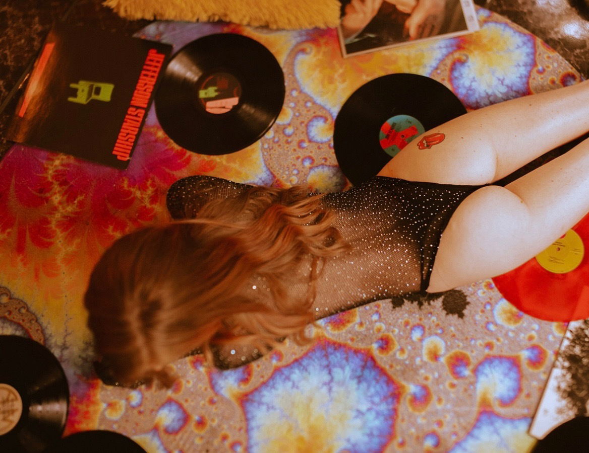 t 🔮 🖤 profile banner
