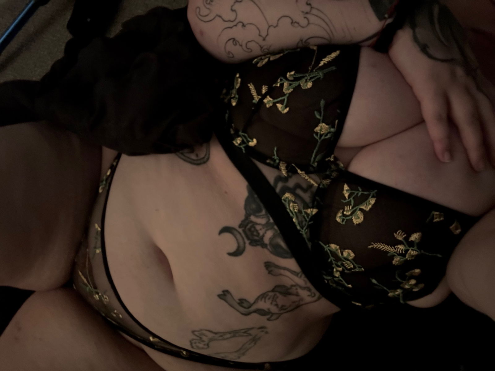 Big titty goth slūt profile banner