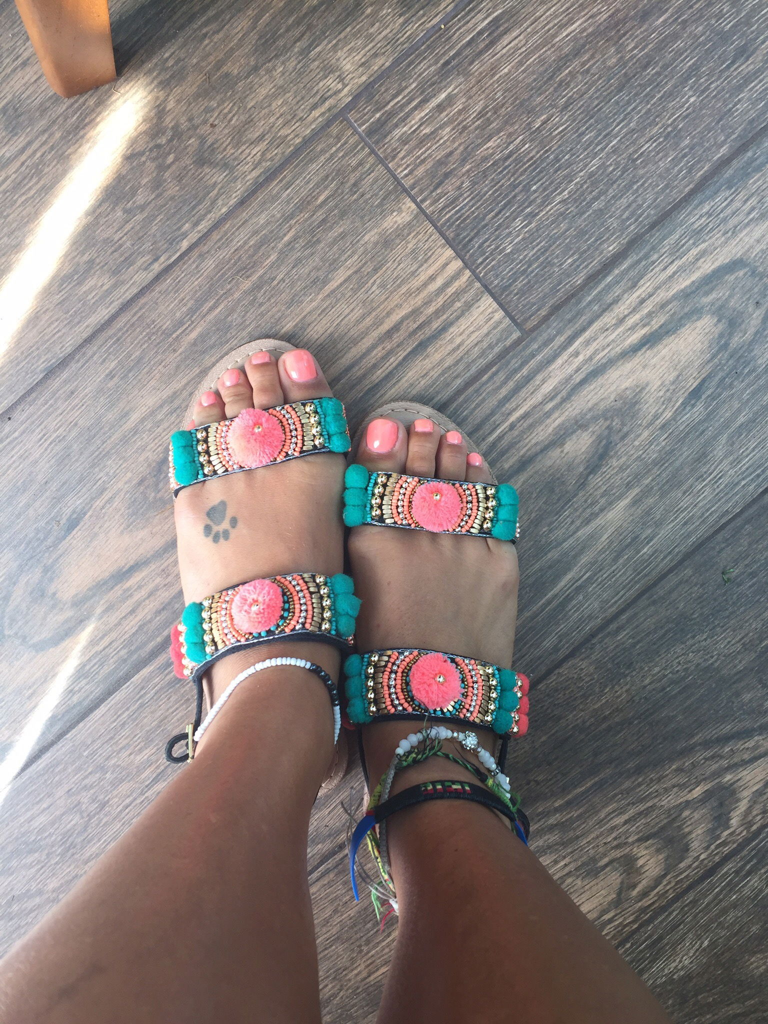 Ten tannned toes profile banner