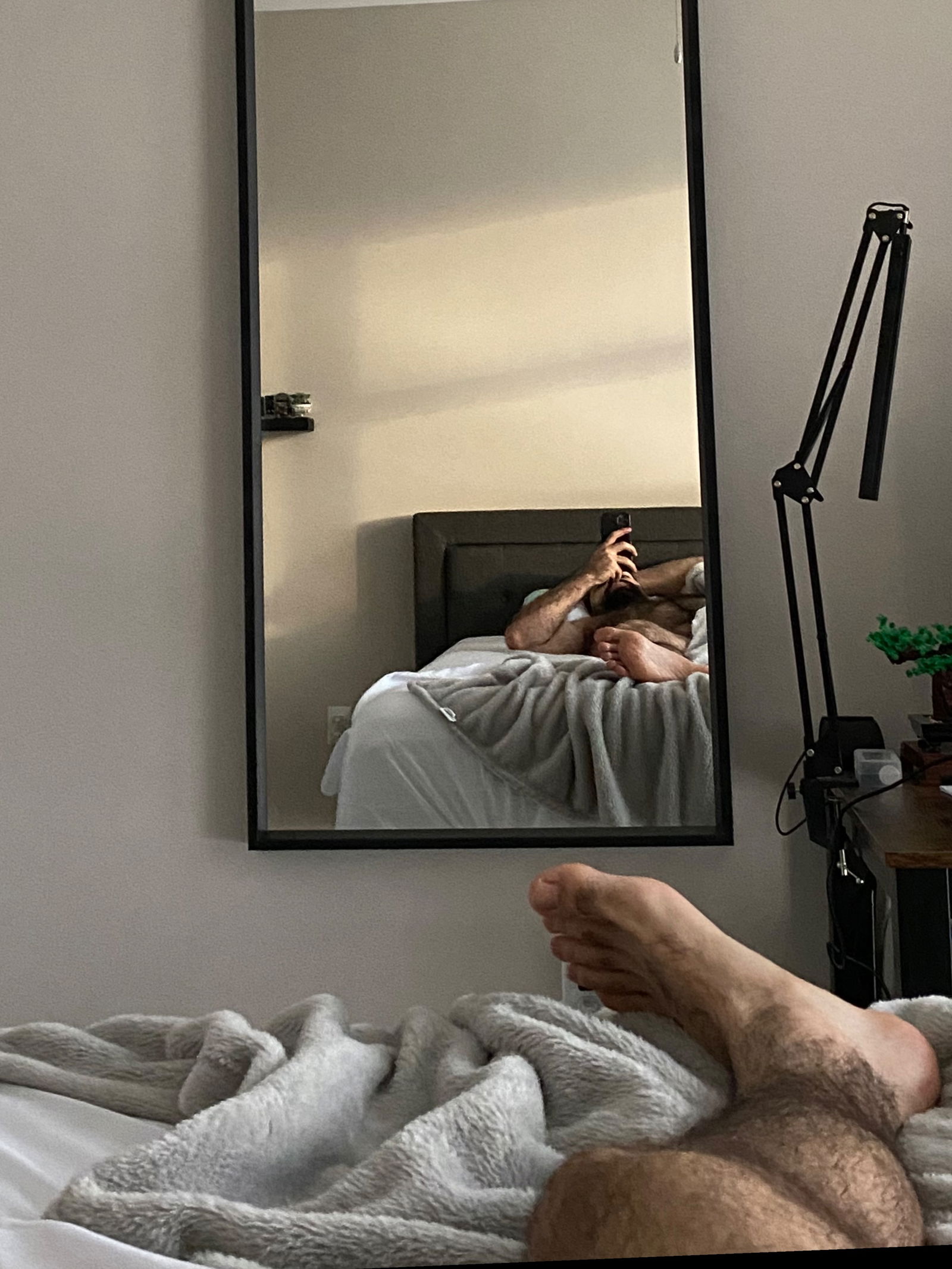 E profile banner