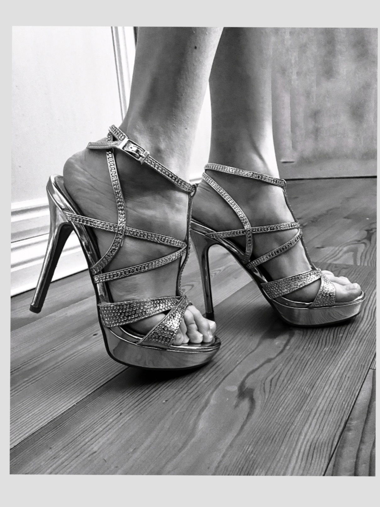 Tina Feet profile banner