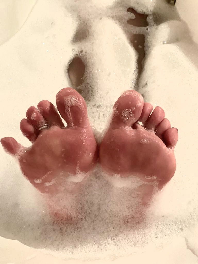 Collette-barefoot profile banner