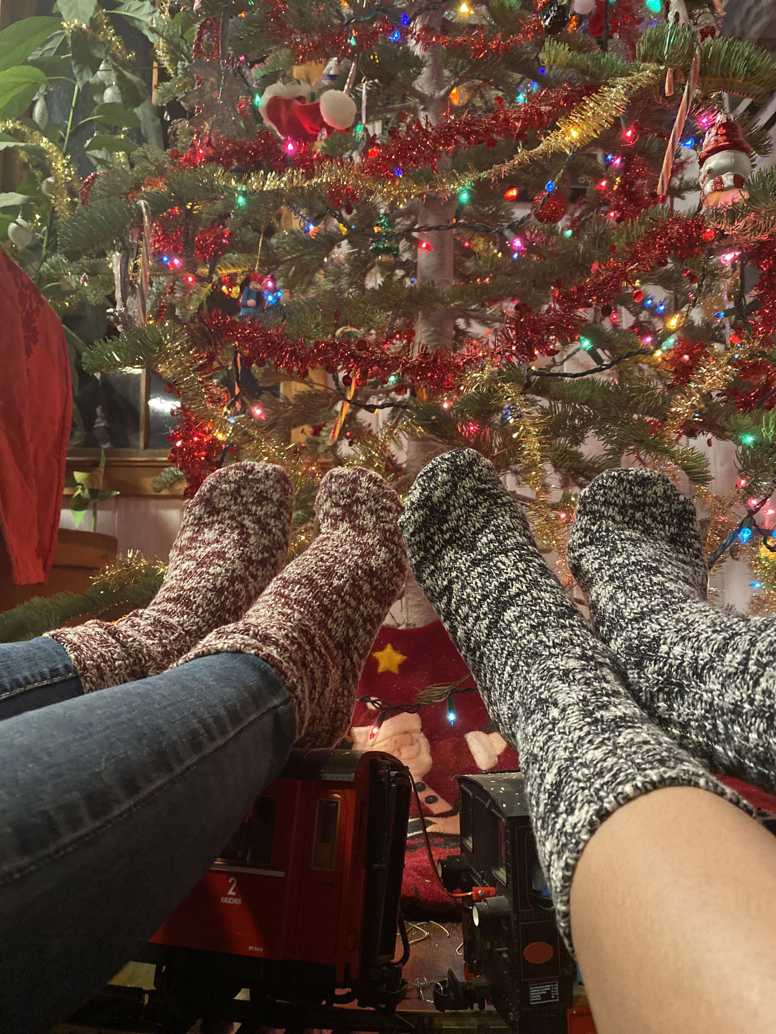 2girls4feet profile banner