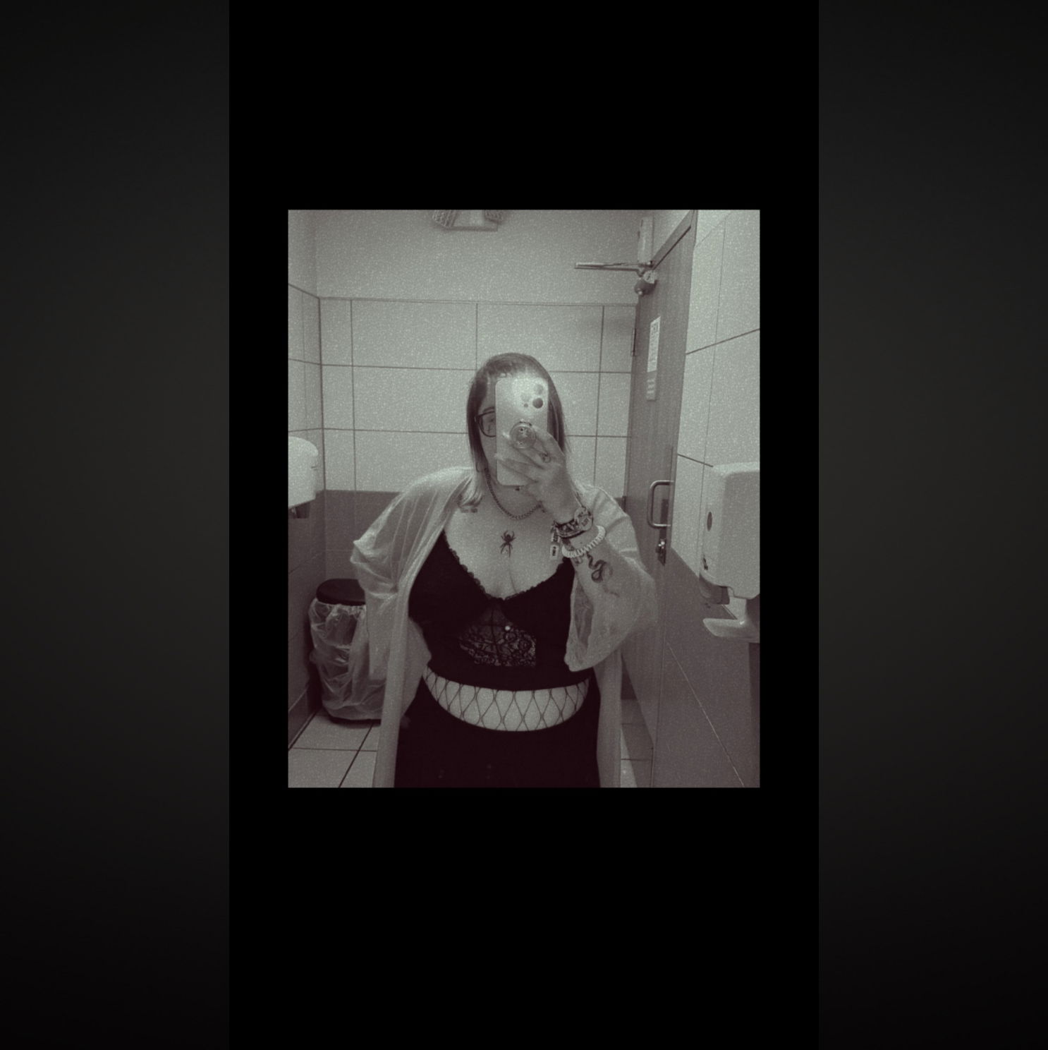 sarah♡︎ profile banner