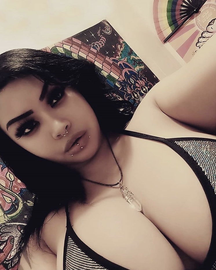 Vanessa Fiore profile banner