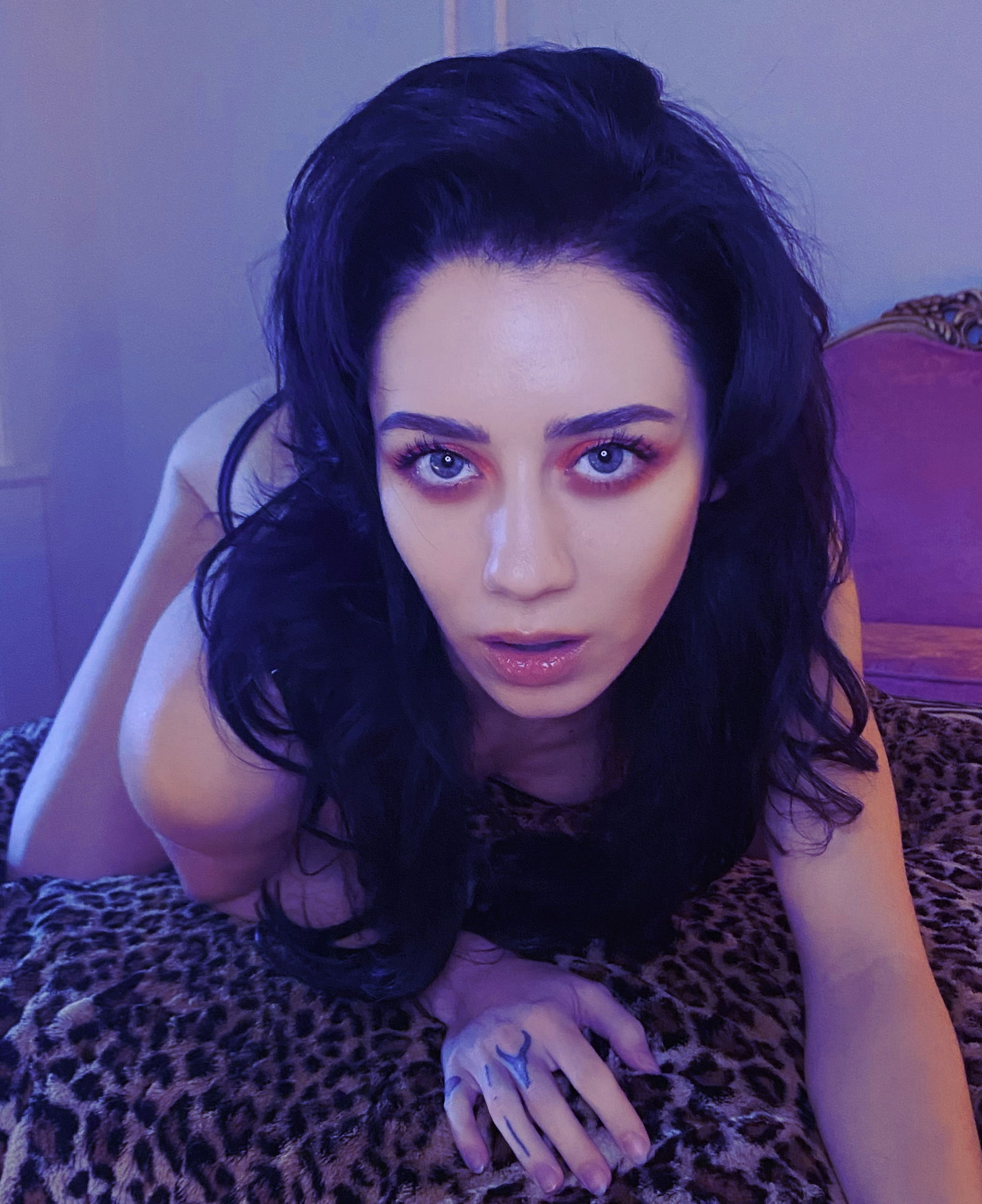 Victoria V Free profile banner