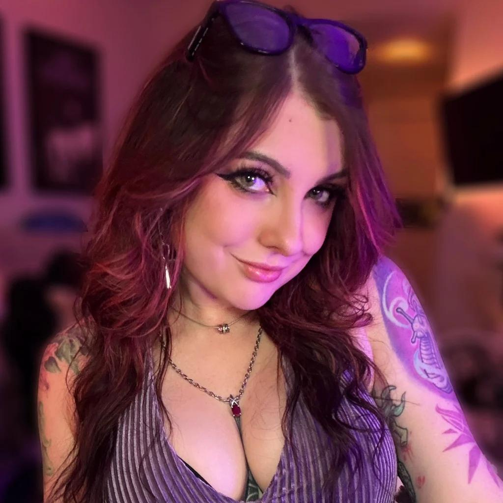 Lizzi Blake's avatar