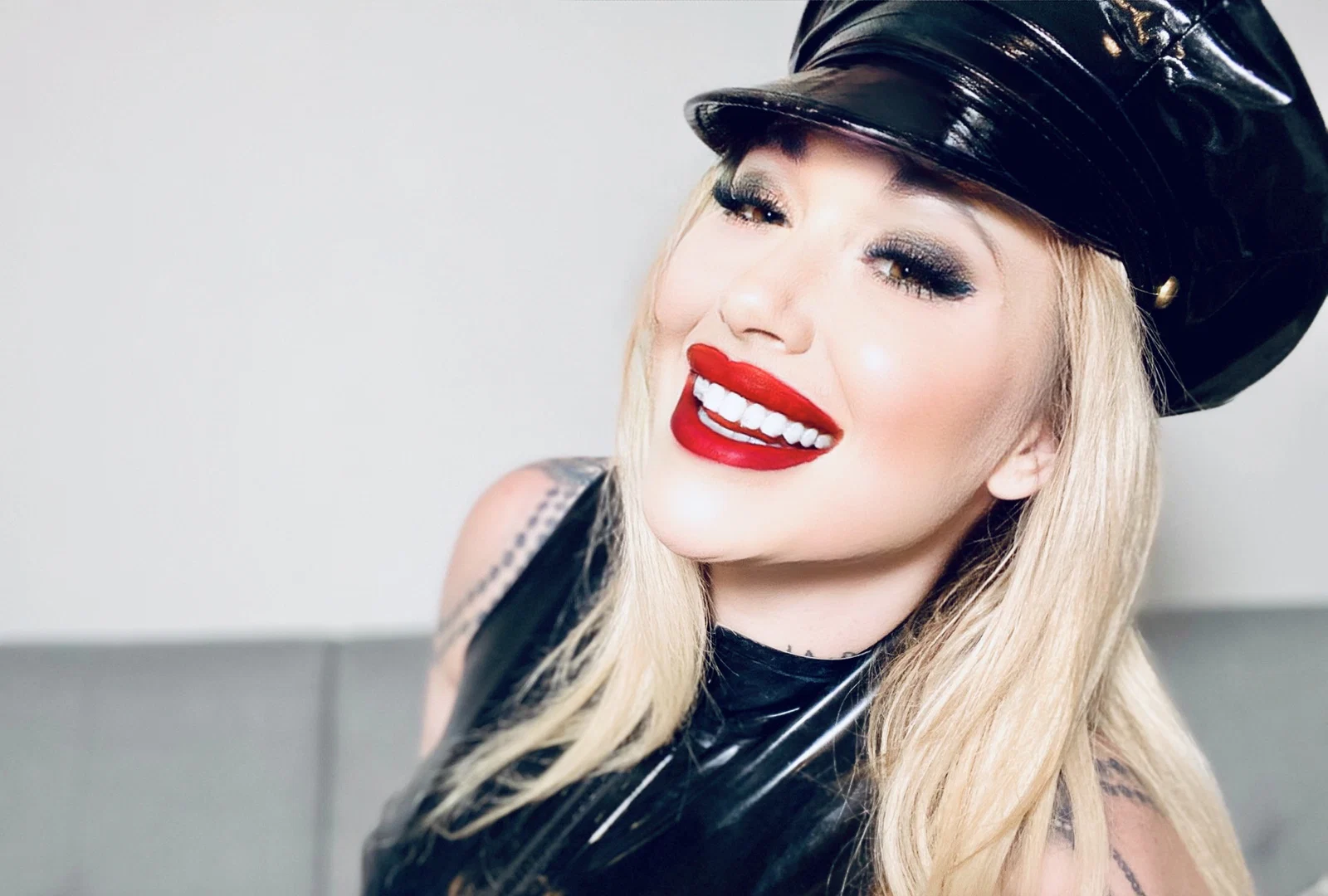 TIFFANY DELUX profile banner