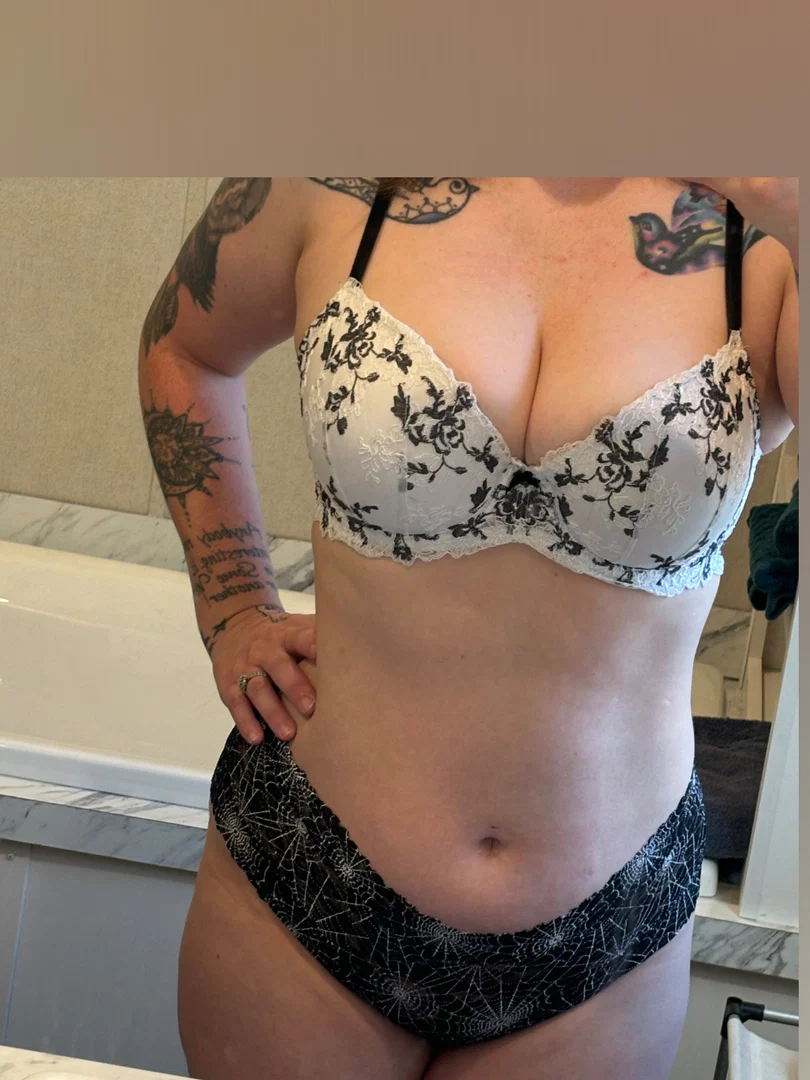 👑Custom queen 💦 profile banner