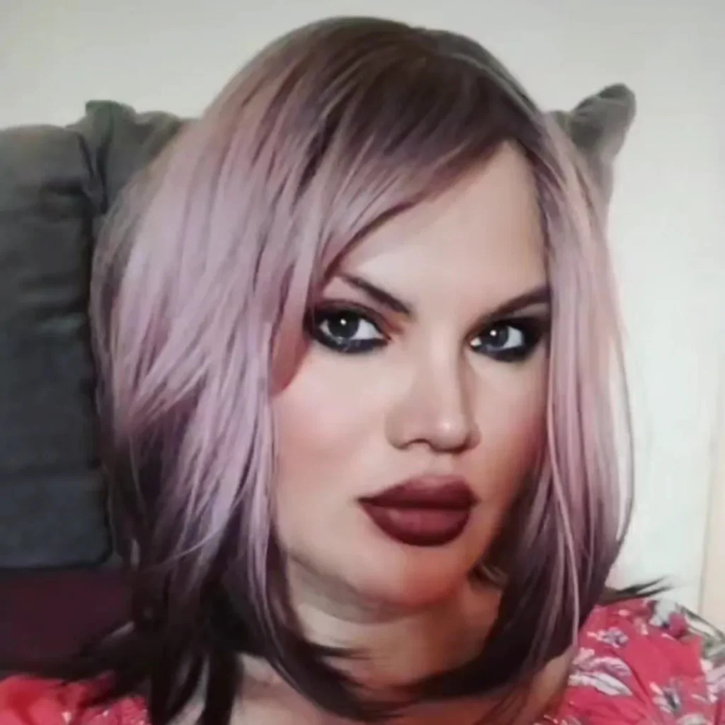 Lara Emmanuelle's avatar