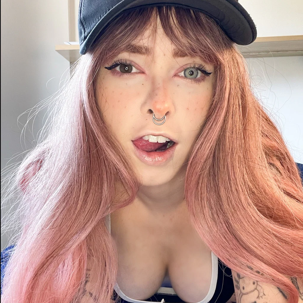 LEWD WICHITAK's avatar