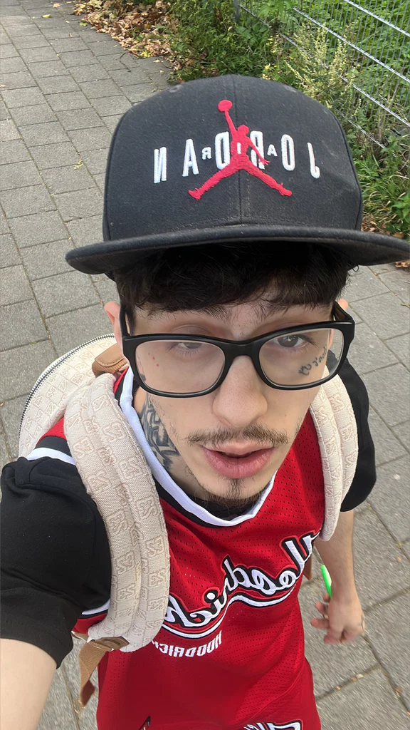 Skinnyyboyzz AKA ElPaPiDeTuHoe