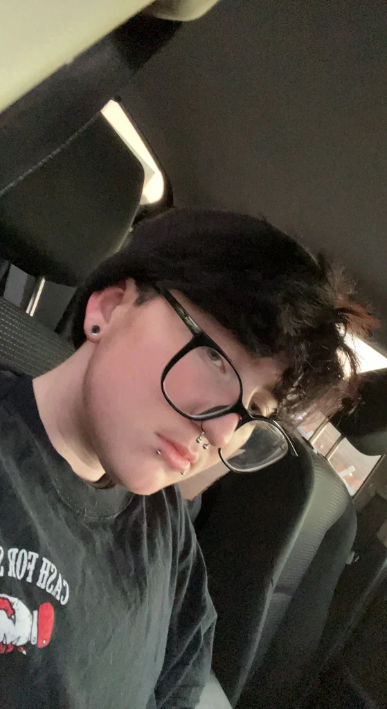 s🖤's avatar