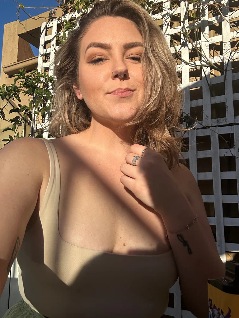 Kelsey Lou's avatar