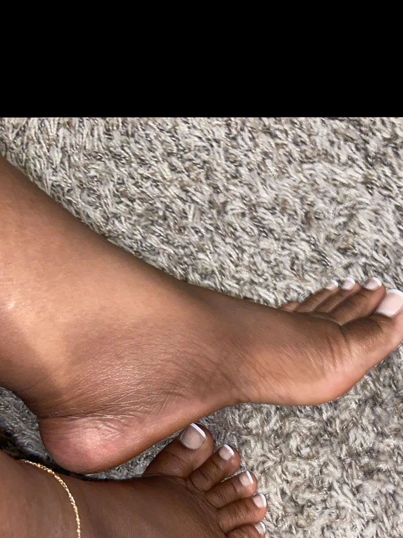 Pretty Feet misses profile banner