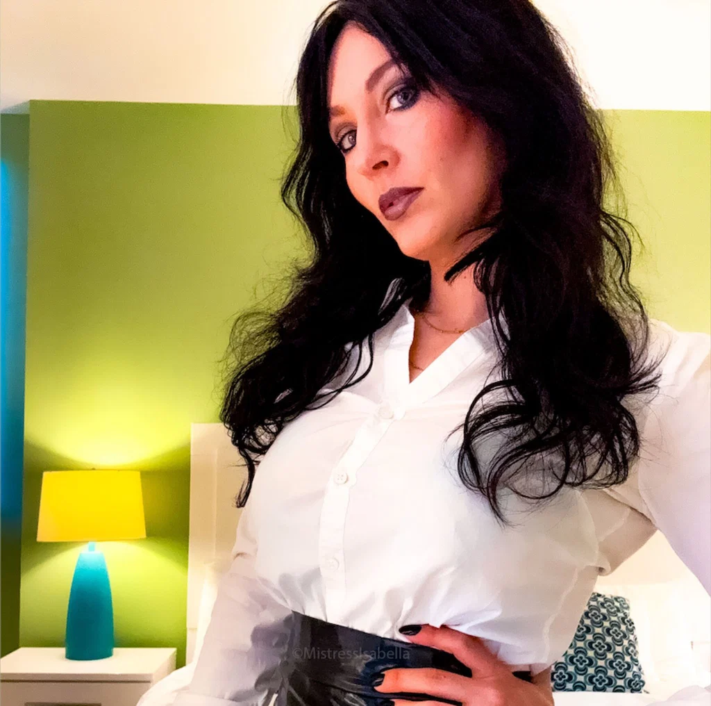 Mistress Isabella's avatar