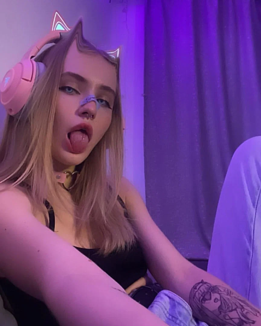 Smoking Sofi profile banner