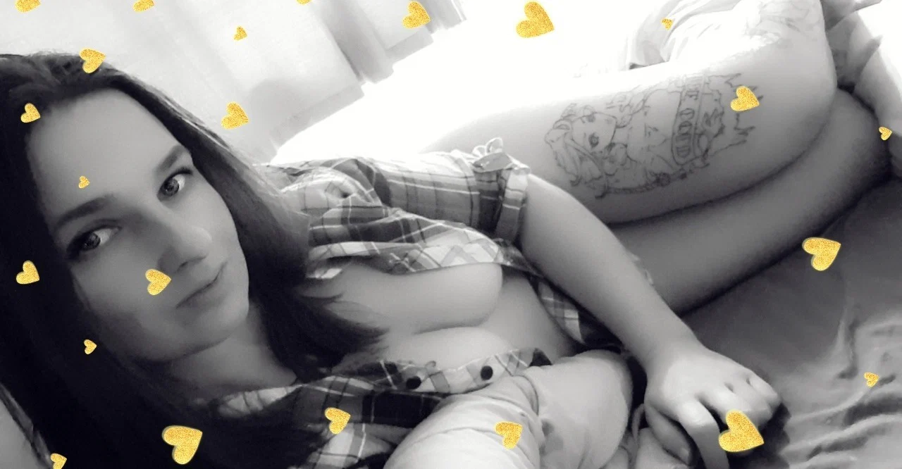 Curvie Emma profile banner