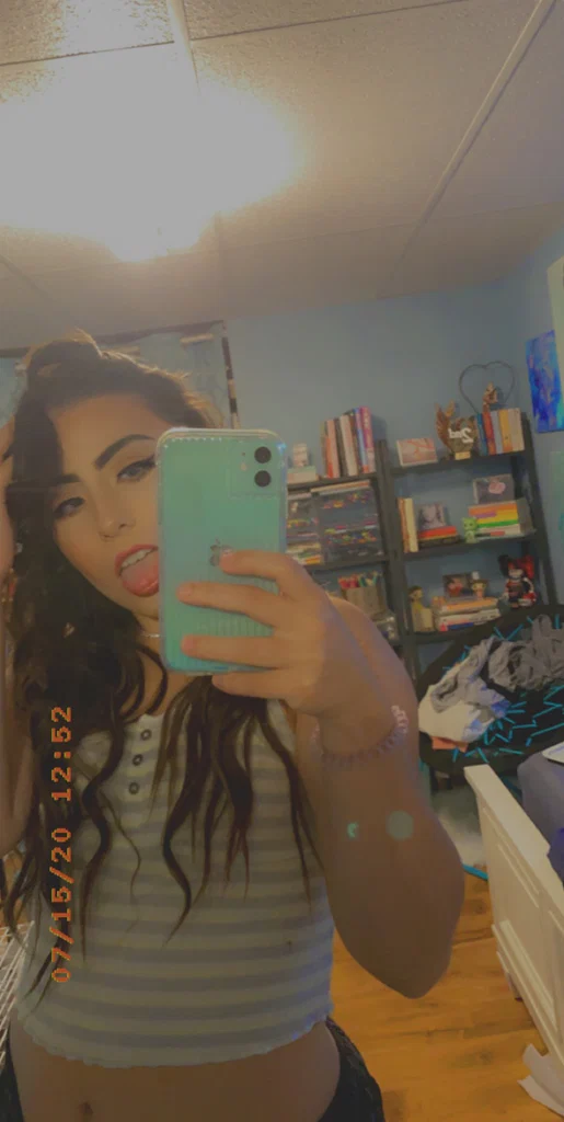 Bella Johnson's avatar