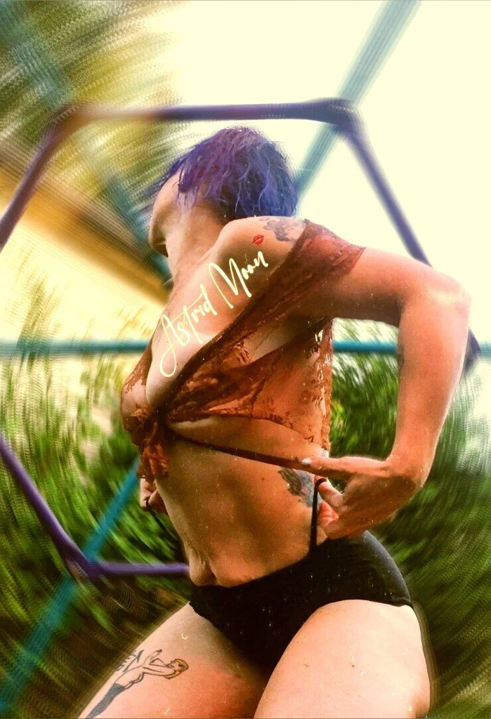 • Astrid • Moon • PPV •'s avatar