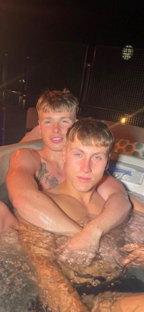 GAY 0161 COUPLE's avatar