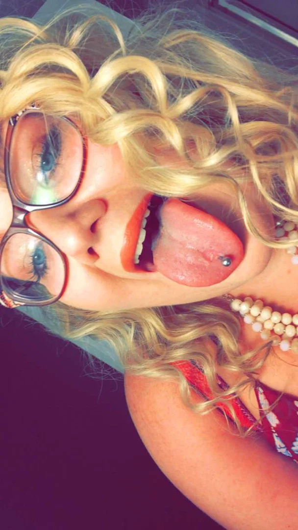 prettyblondebbw profile banner