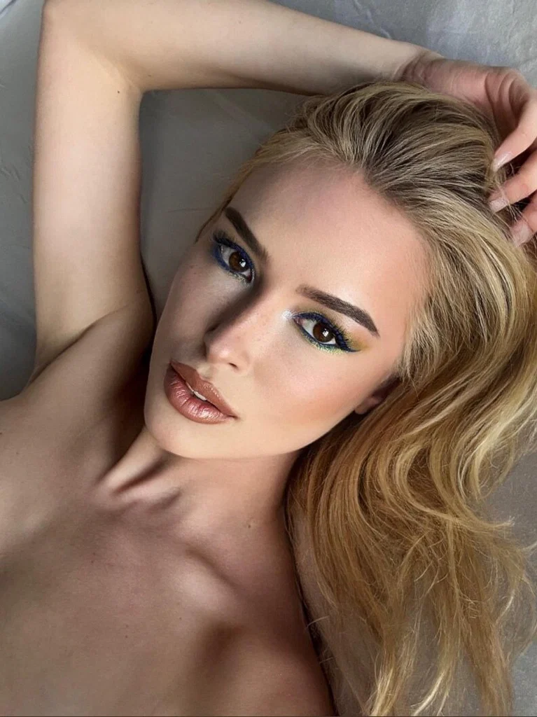 ⭐️ Elena Kamperi's avatar