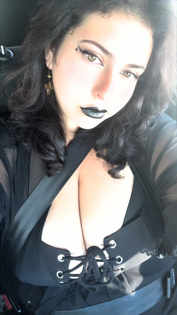 Curvy goddess's avatar