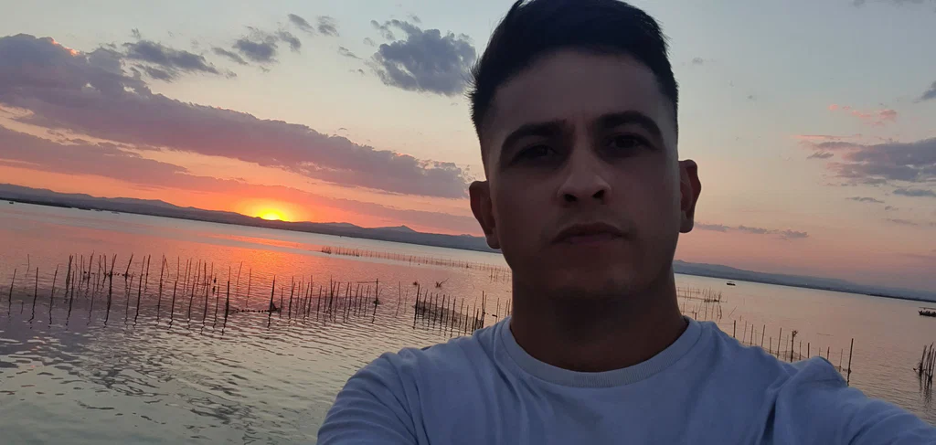José R Hernández R's avatar