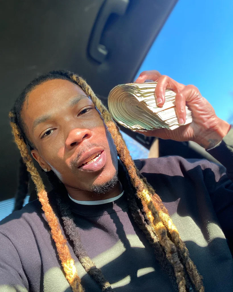P money's avatar