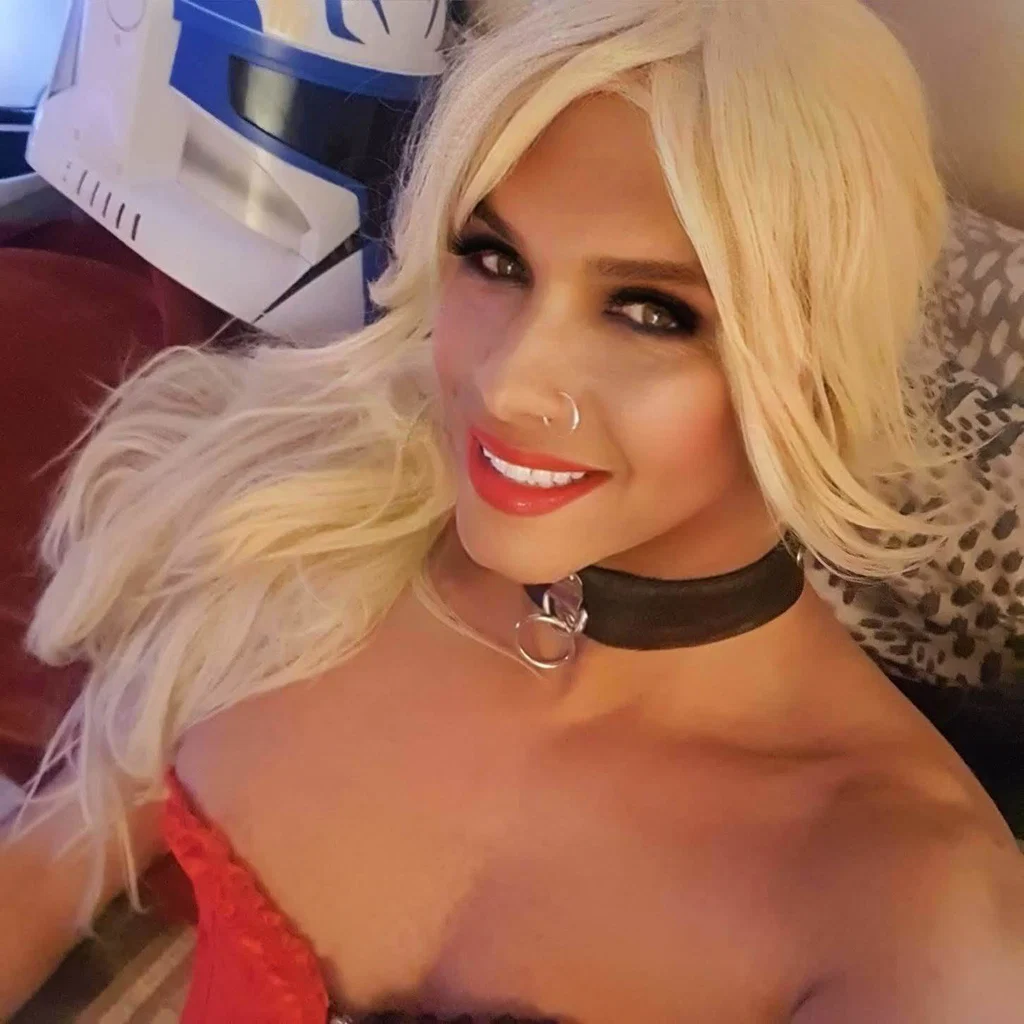Lana_50 vers Shemale's avatar