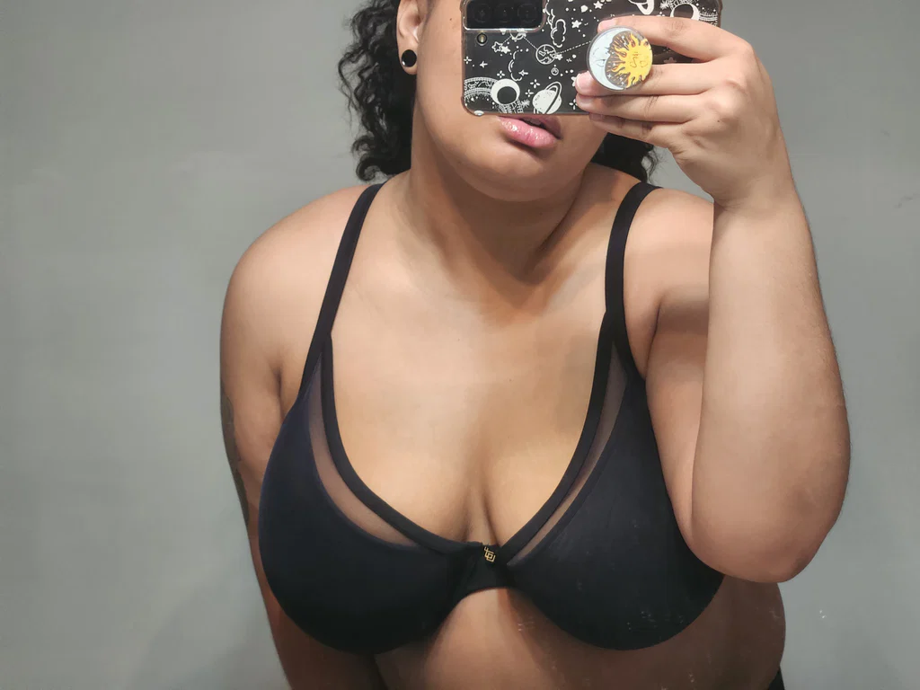 jazmyn flores 🖤's avatar