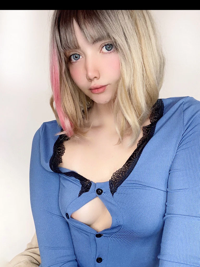 Sweet girl Louise's avatar