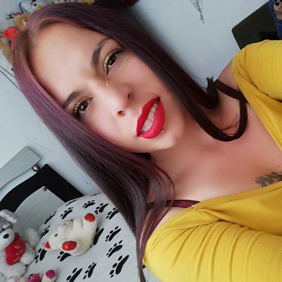 Emma Beker profile banner