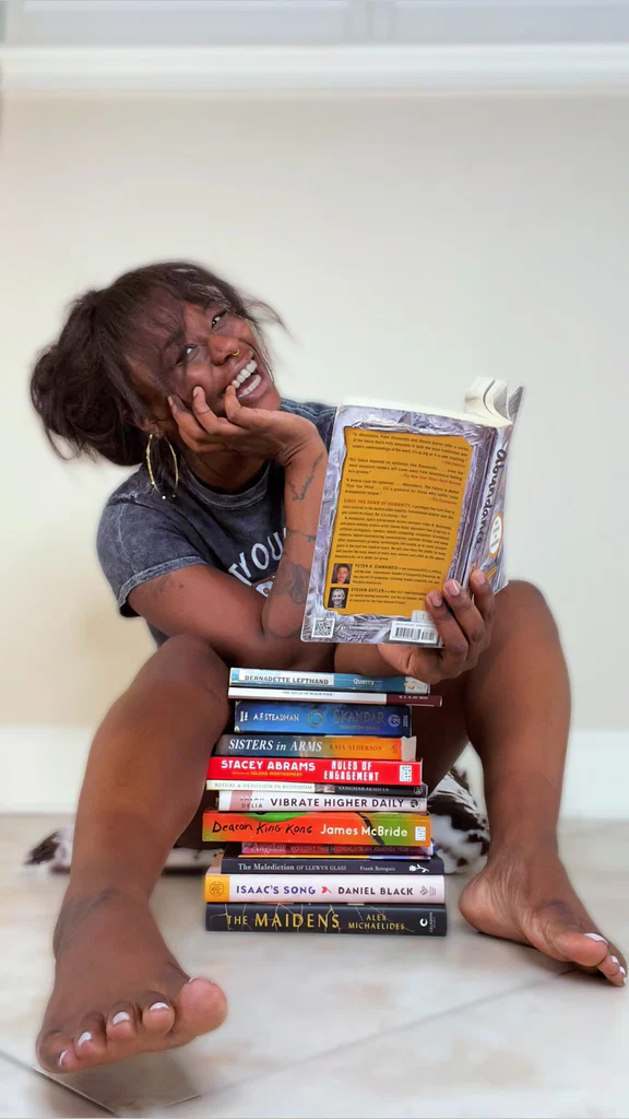 Raina Readswell 📚's avatar