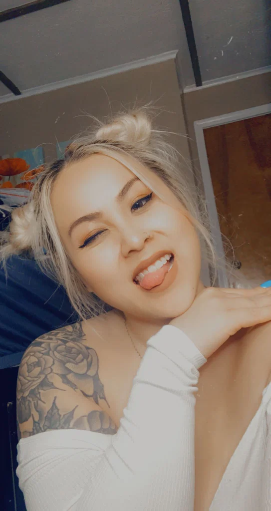 Paulina Vee