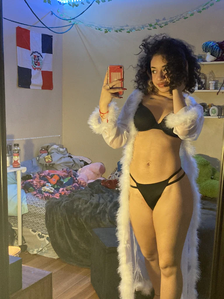 Lola Little's avatar
