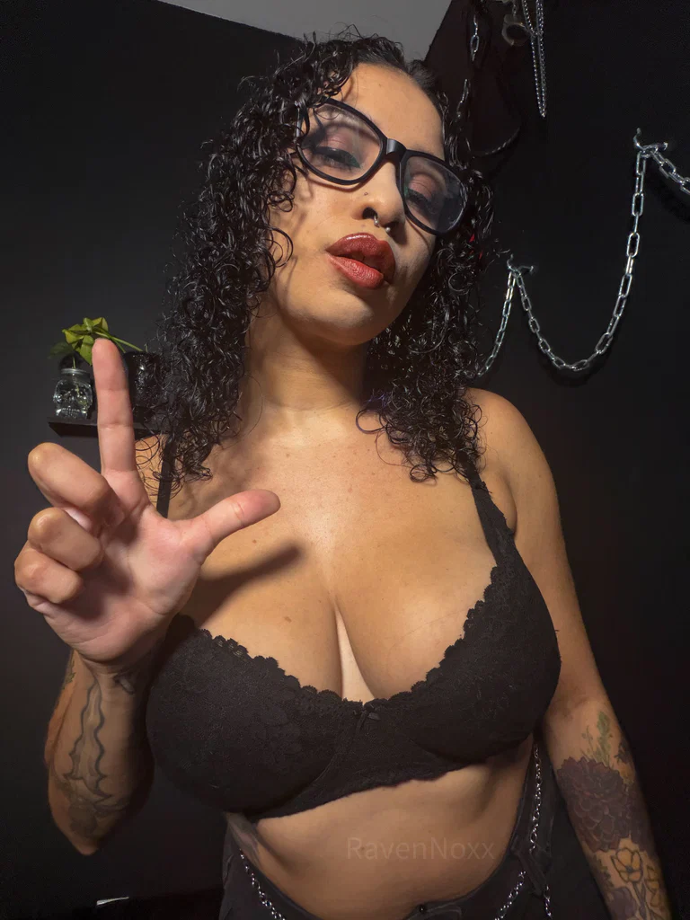 Raven Noxx: The Tattooed Nerdy Goddess