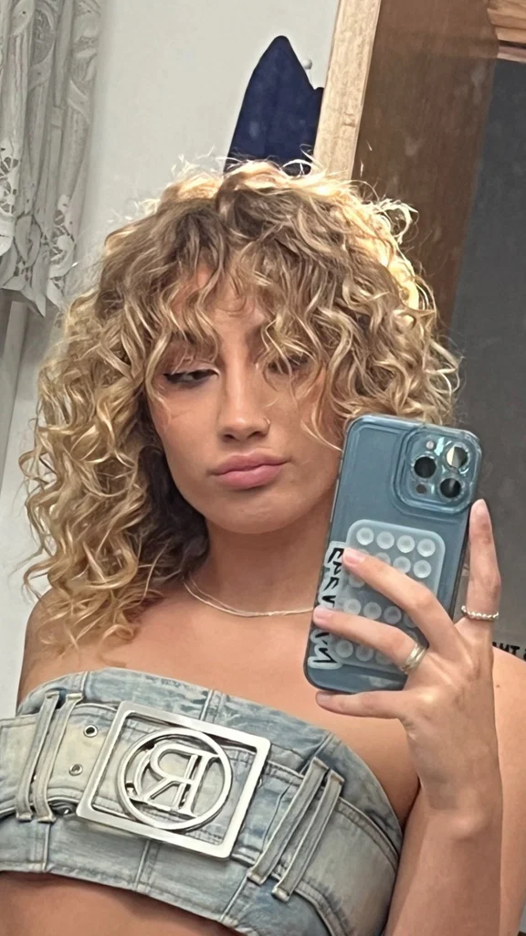 BELLA's avatar