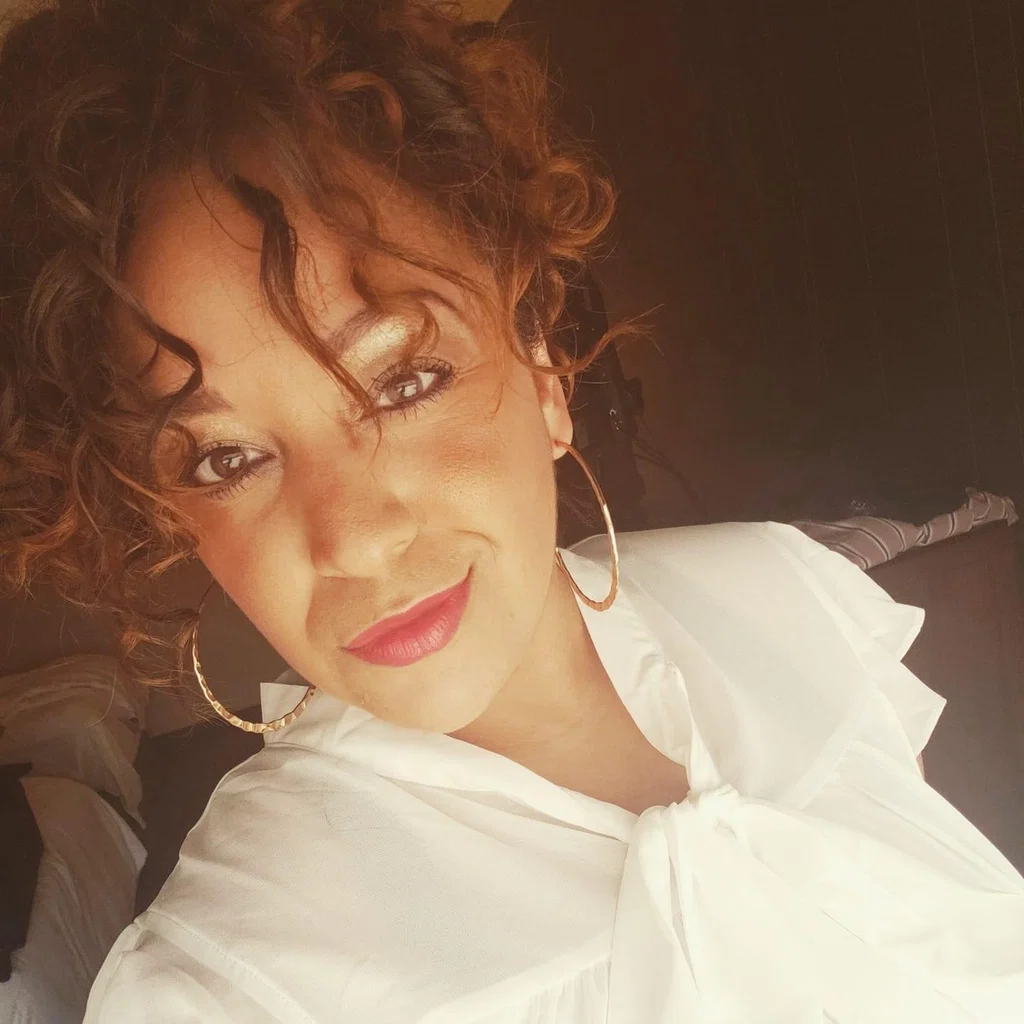 Victoria Renee's avatar